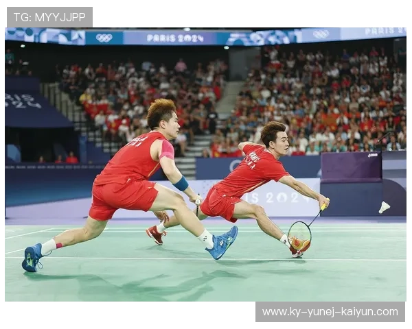 羽毛球双打中路球